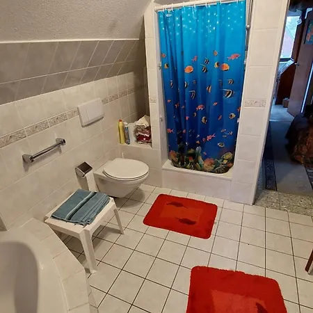 Doppelzimmer Im Einfamilienhaus, Mit Eigenem Bad Und Kuechenbenutzung Lubeck